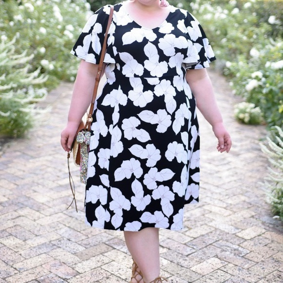 Catherines Black White Floral Textured Knit Flare Flutter Sleeve Dress‎ 4X - Picture 1 of 8